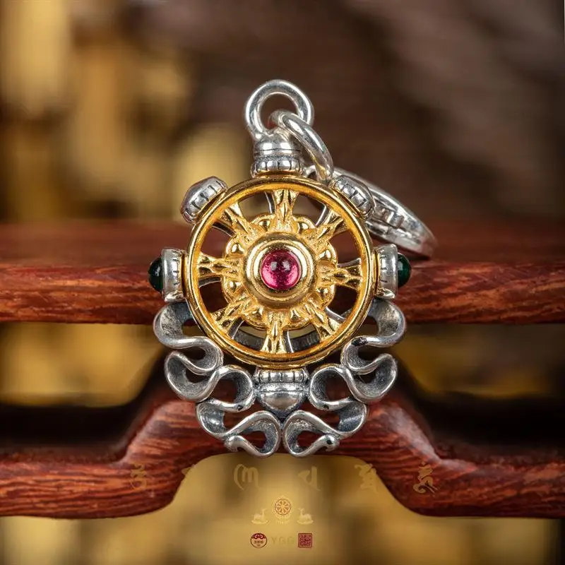 

Retro Craft Auspicious Eight Treasures Double Fish Pendant
