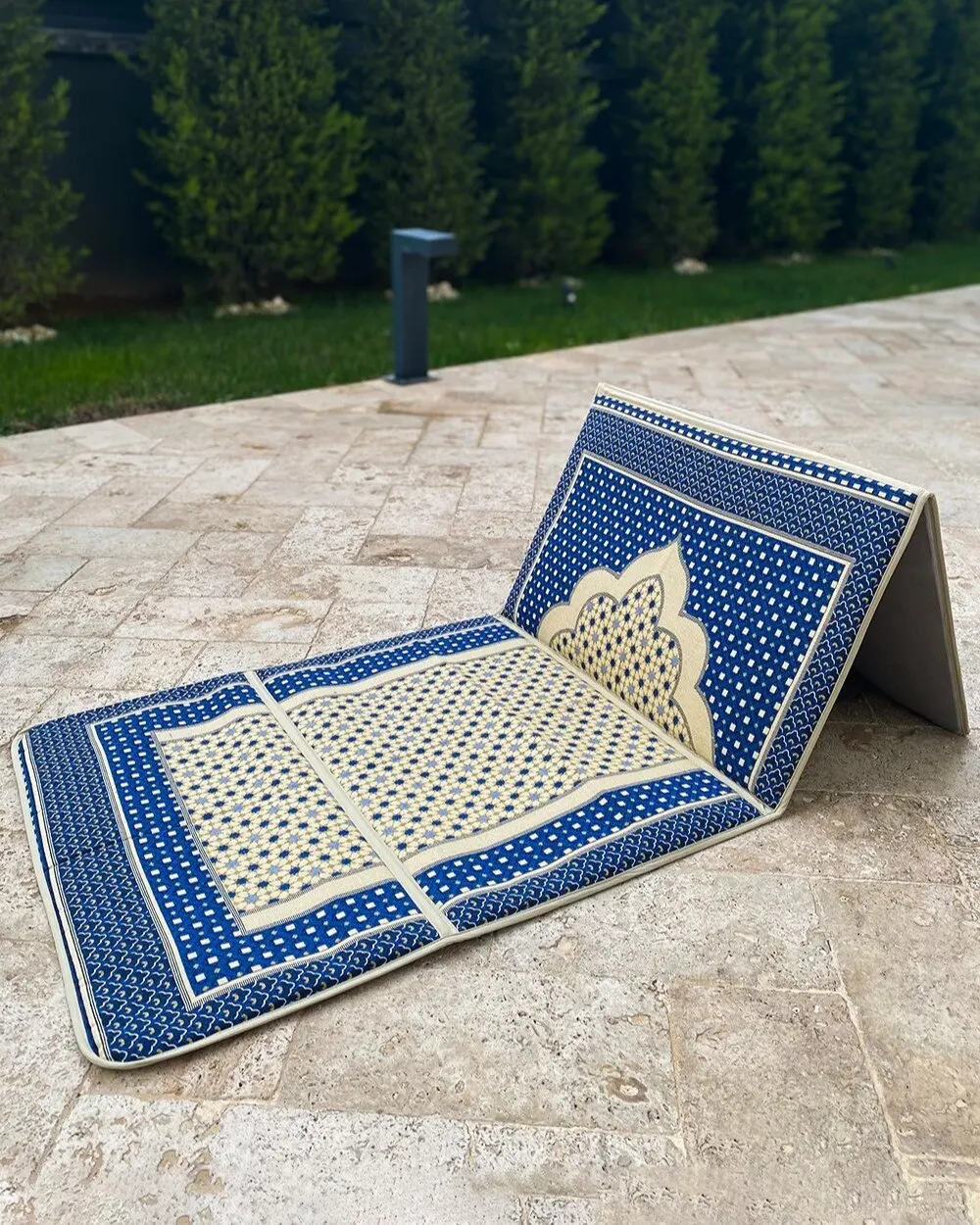 

Мусульманский молитвенный коврик с открытой спиной - портативный и удобный | -Хороший подарок для путешествий и дома | Молитвенный коврик для мусульманина для молитвы - Молитвенный коврик с наклонной спинкой, 9 различн