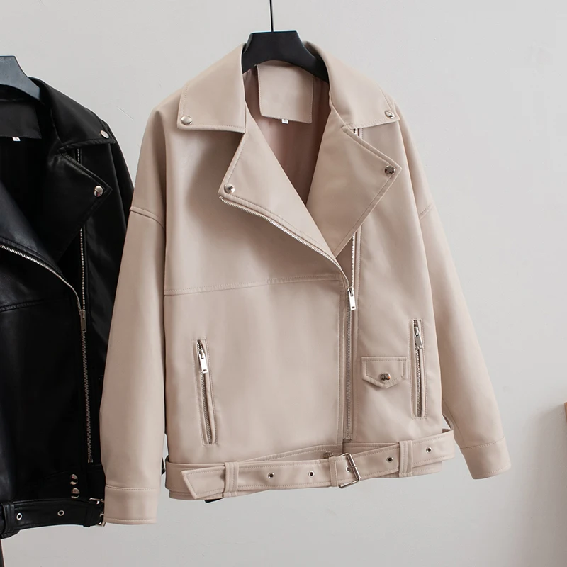 Женская куртка из искусственной кожи с поясом