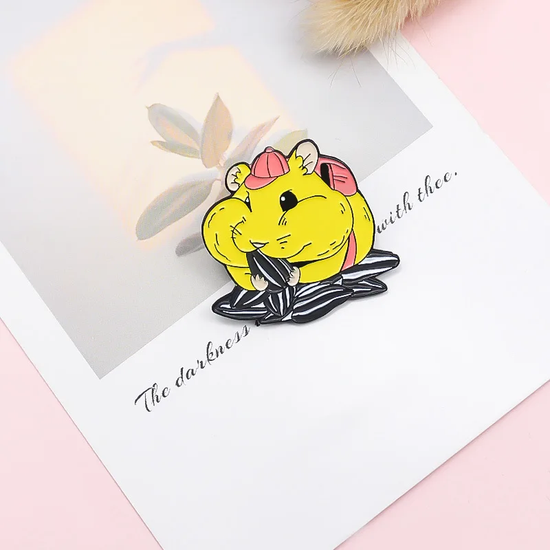 

SALeeee Chubby face greedy chipmunk brooch nibbling sunflower seeds cartoon cute creative brooch fashion badge jewelry