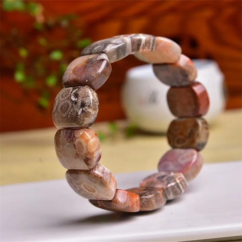 

Натуральный коралловый нефритовый браслет