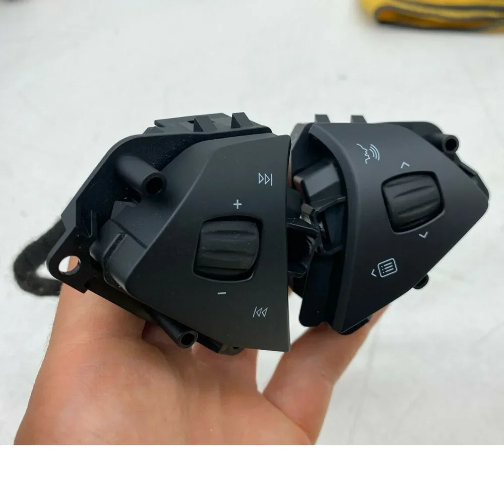 1013242 -00-H Кнопки голосового управления аудиосистемой на рулевом колесе Tesla