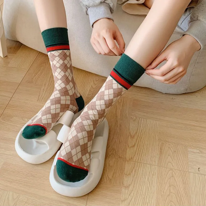 4 Pairs Girl Style Harajuku Fashion Socks Women Geometric Patterns Winter Long Socks Cotton Comfortable Cute Lingge Print Socken
