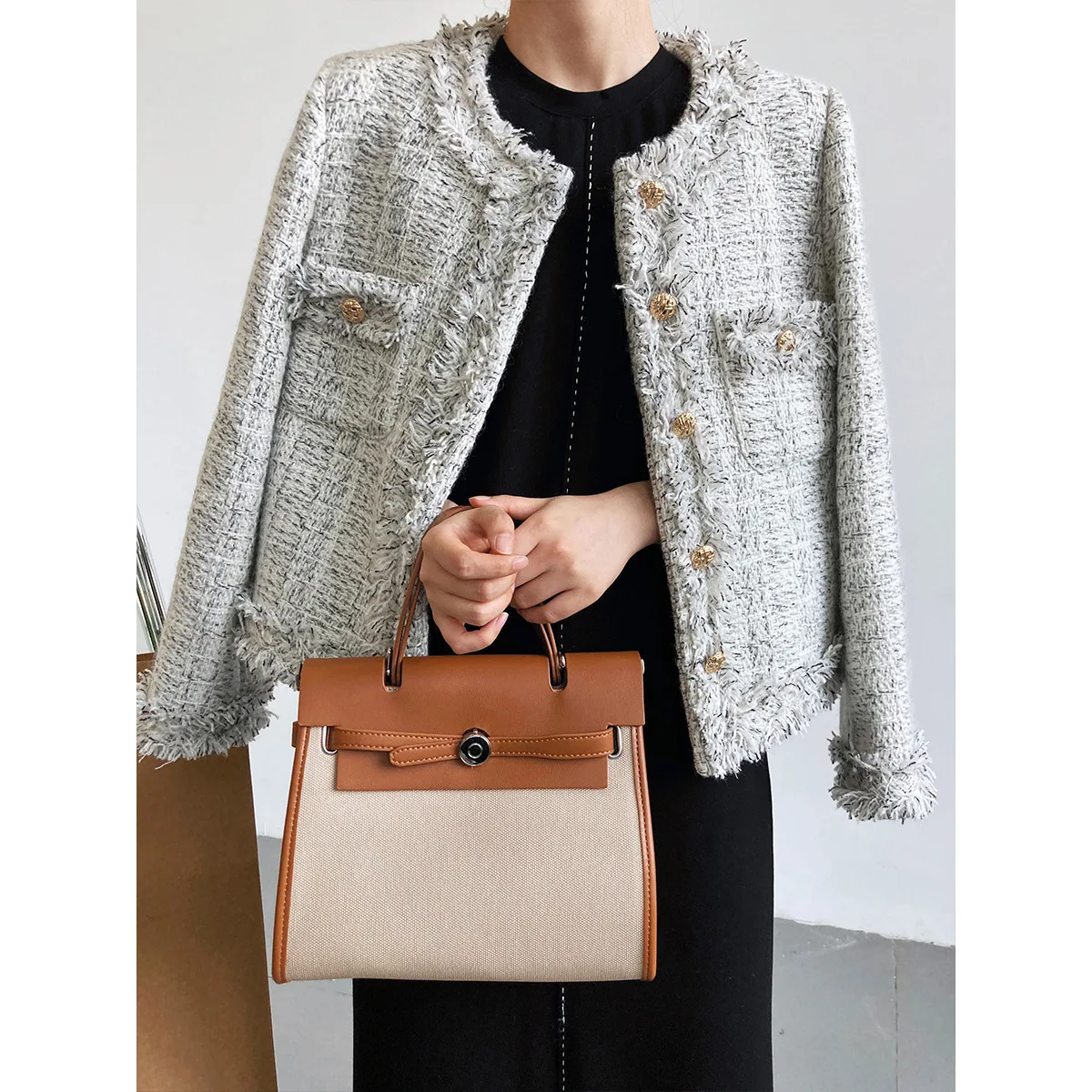 

Small Fragrant Jacket with Tassels and Rough Edges Female Spring and Autumn Style High Quality Metal Button Celebrity Top