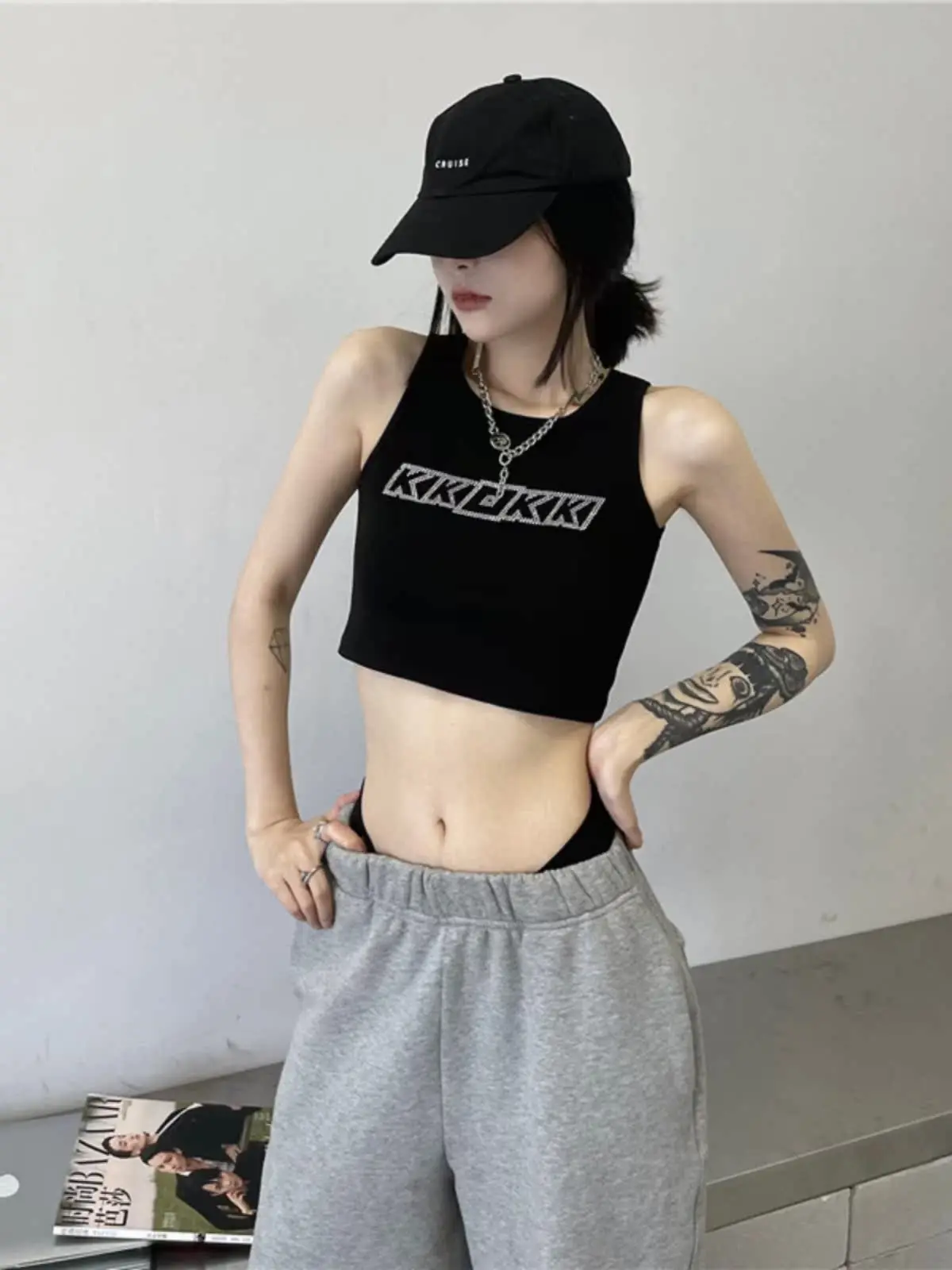 Черный жилет женский летний новый дизайн Sense Hot Drilling Letters Gyaru Короткая внутренняя