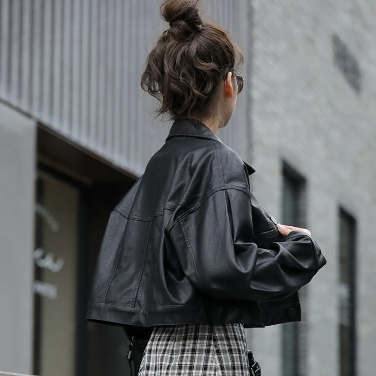 1pcs Women's PU Leather Short Jackets 2022 Spring Fashion Faux Fur Splicing Long Sleeve Ladies Skinny Locomotive Small Coats