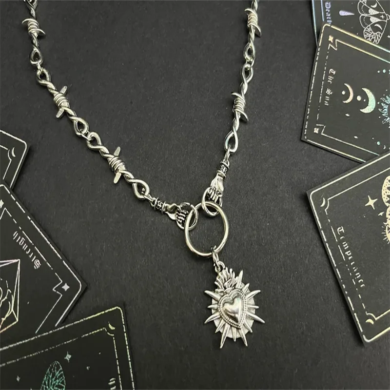 Ожерелье из колючей проволоки с ручным и стержнем