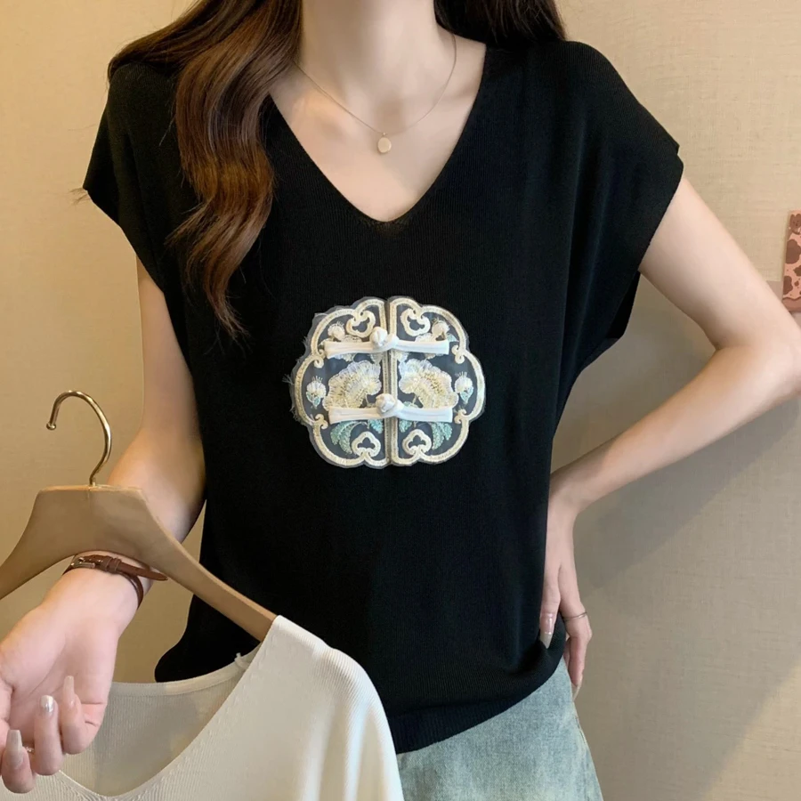 Женский трикотажный свитер с коротким рукавом V-образным вырезом