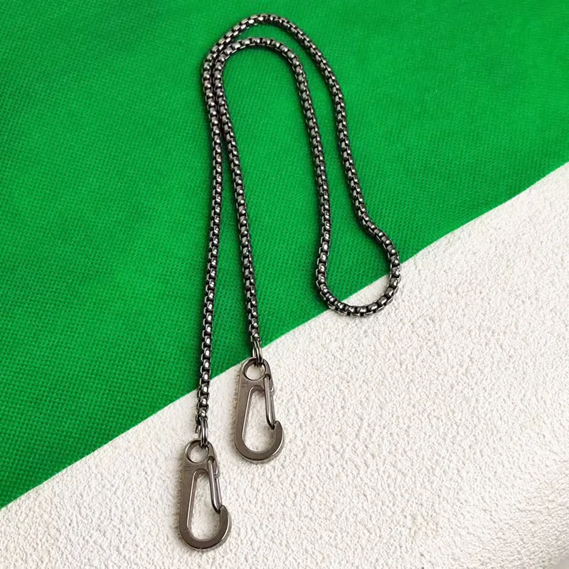 Цепочка для кошелька с титановым карабином