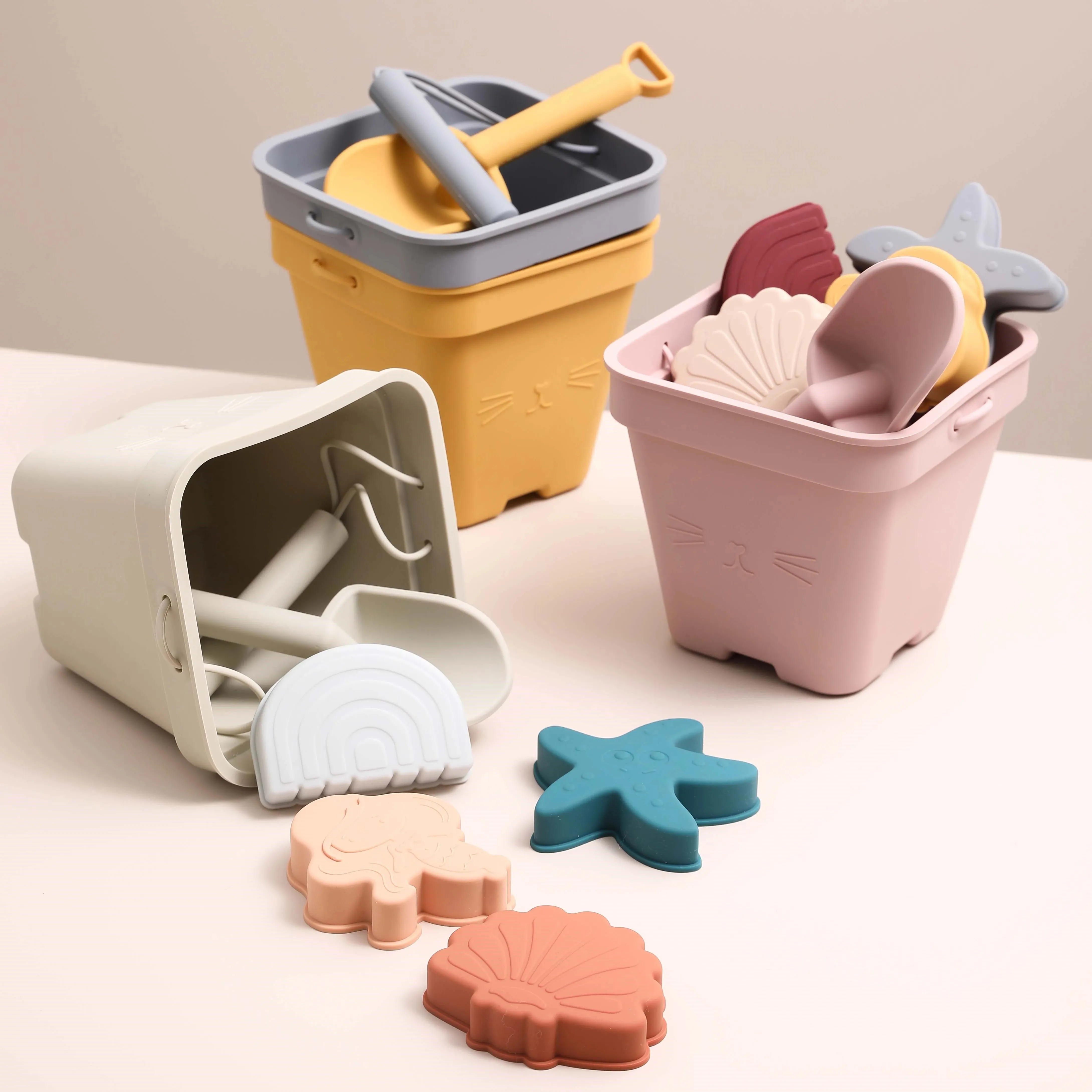 

6PCS Silicone Children Beach Baby Toys Bucket Children Beach Silica Gel Bucket Water Sand Play Game Toys for Children Water Game