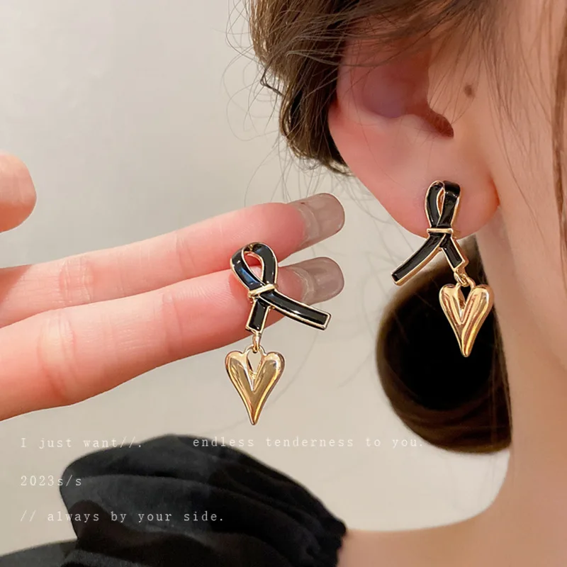 

Silver Needle Light Luxury Elegant Hollow Knot Love Earrings Korean Fashion Niche Advanced Sense Wholesale Wom