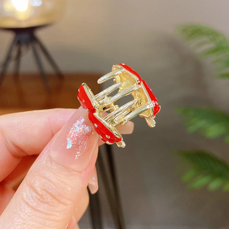 Изысканный зажим для волос в виде клубники головы милой девочки принцессы