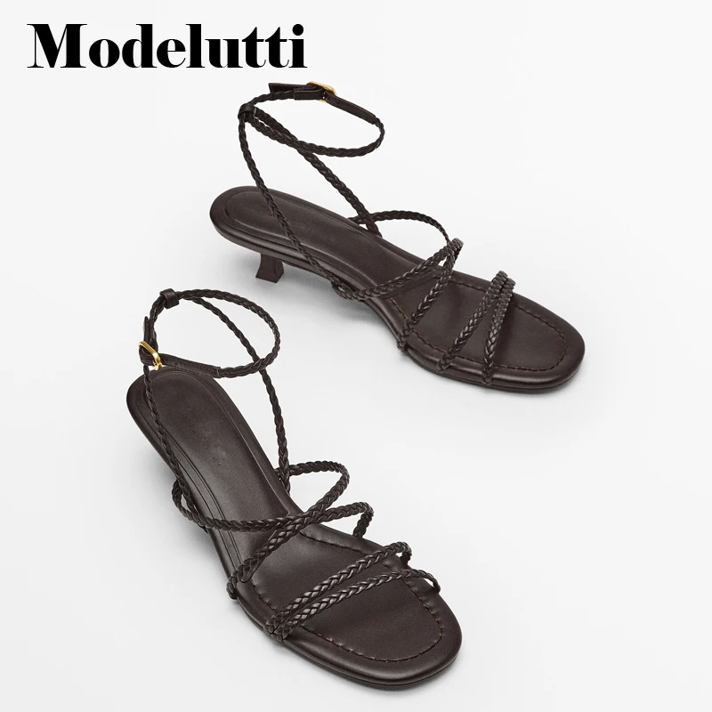 

Босоножки женские кожаные на шнуровке, средней длины, на каблуке