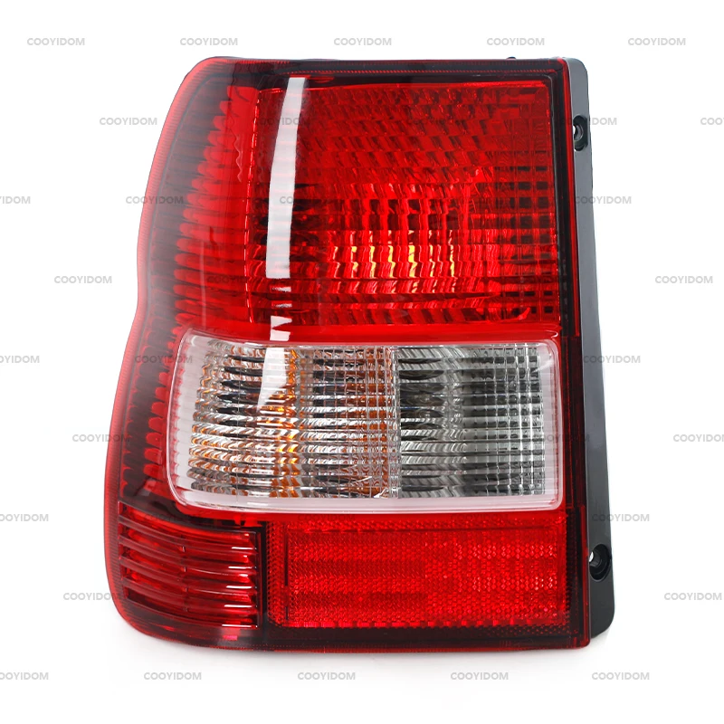 Стоп-сигнал задний автомобильный для Mitsubishi Pajero Montero IO MINI 1998-2007 MR535073 MR535074