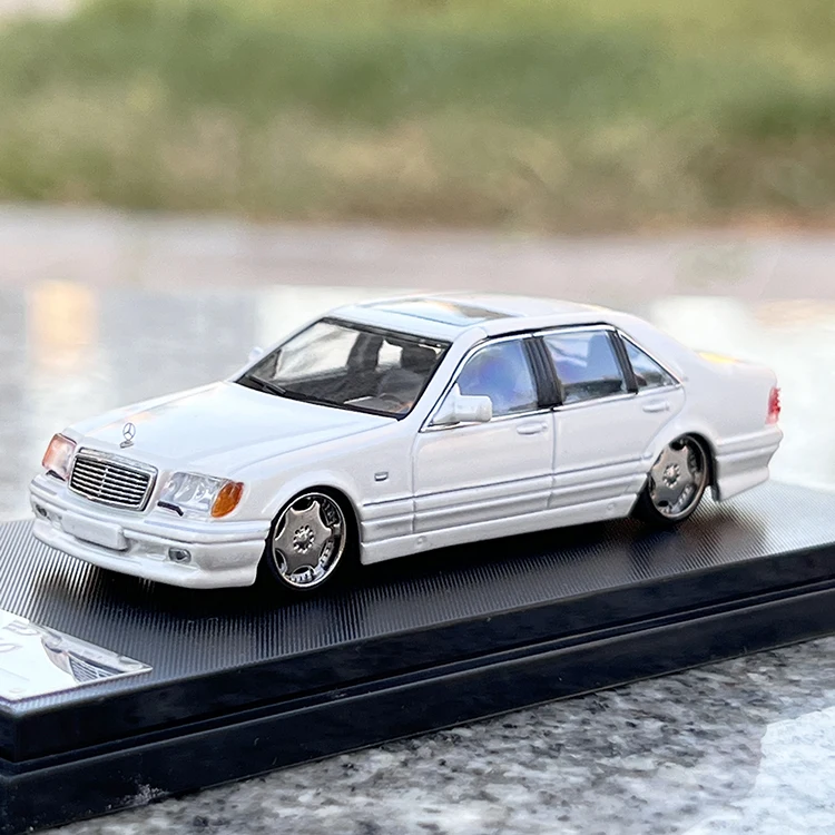 

Street Weapon 1:64 W140 Diecast Model Car