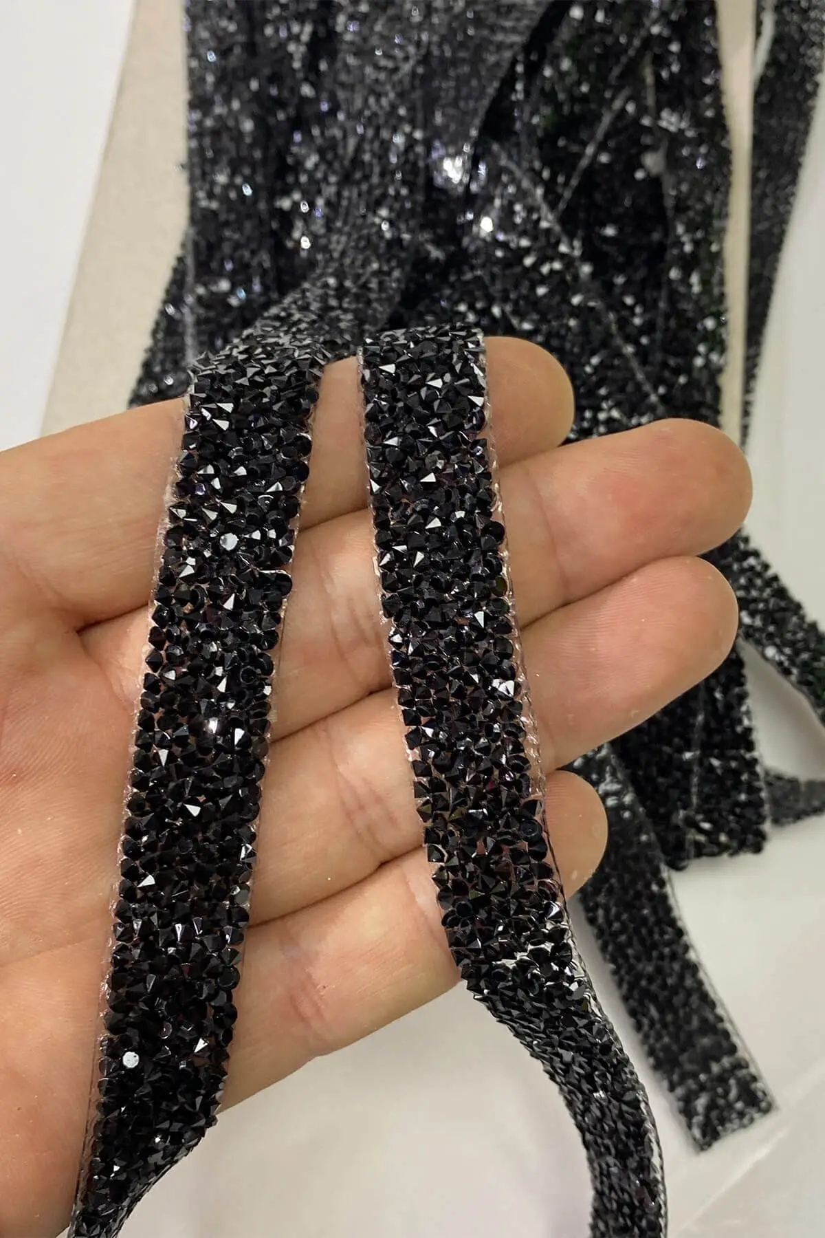 

Приклеивающаяся с помощью утюга черная декоративная лента для хобби и досуга