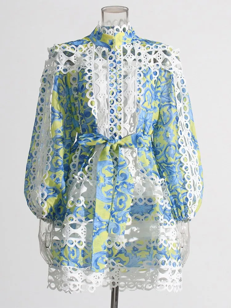 Женское ажурное мини-платье TWOTWINSTYLE белое с отложным воротником длинными