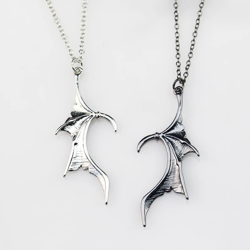 Ожерелье неоготическое для пар кулон в виде сердца из белого и черного крыла