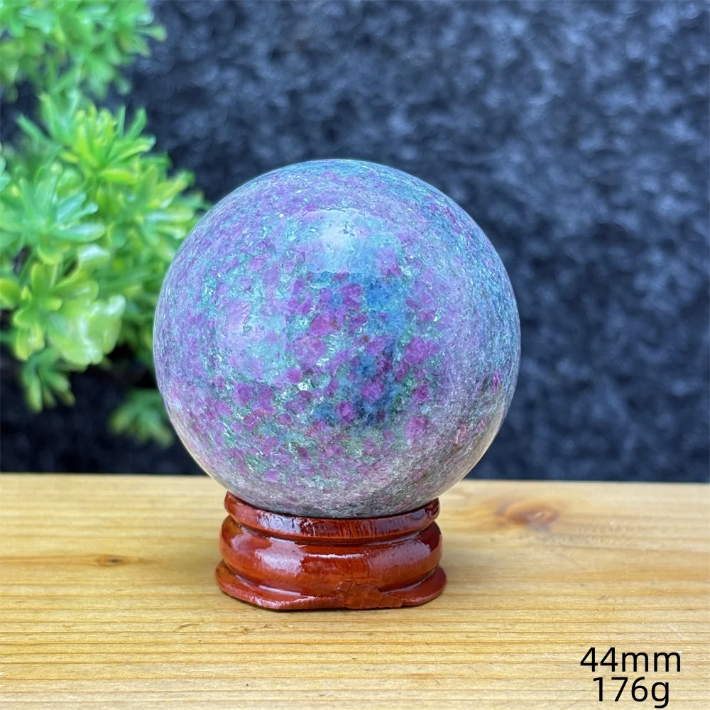 

Рубин и Цоизит, хрустальная сфера