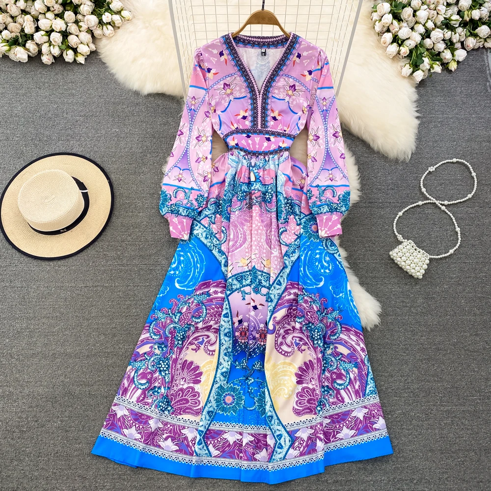 

Осеннее платье с длинным рукавом и V-образным вырезом