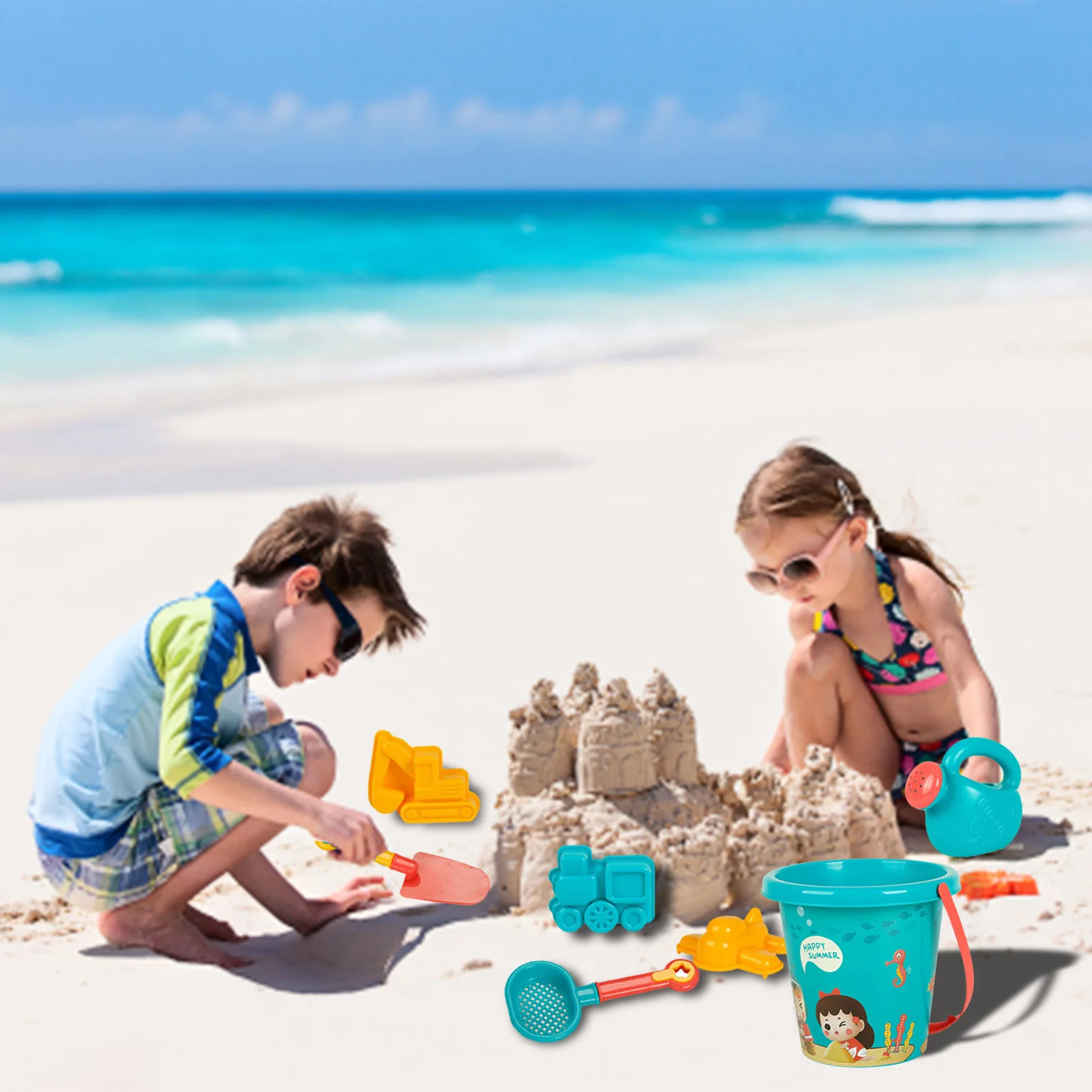 Дети играют в песке. Включи sand. Семья на пляже. Игры с песком для детей. Игрушки для пляжа для детей.
