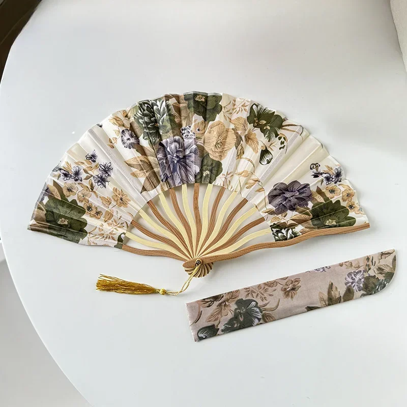 

Складной веер MOONBIFFY из бамбука и шелка