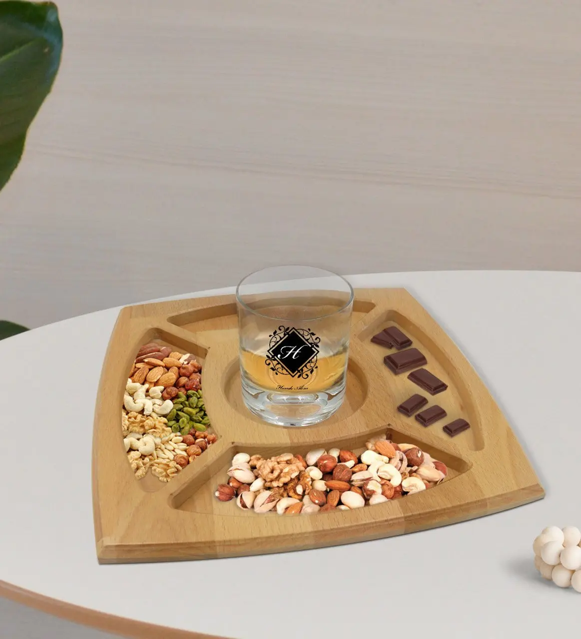 

Персонализированная подставка для виски с надписью и 4 отделениями из натуральной массива дерева