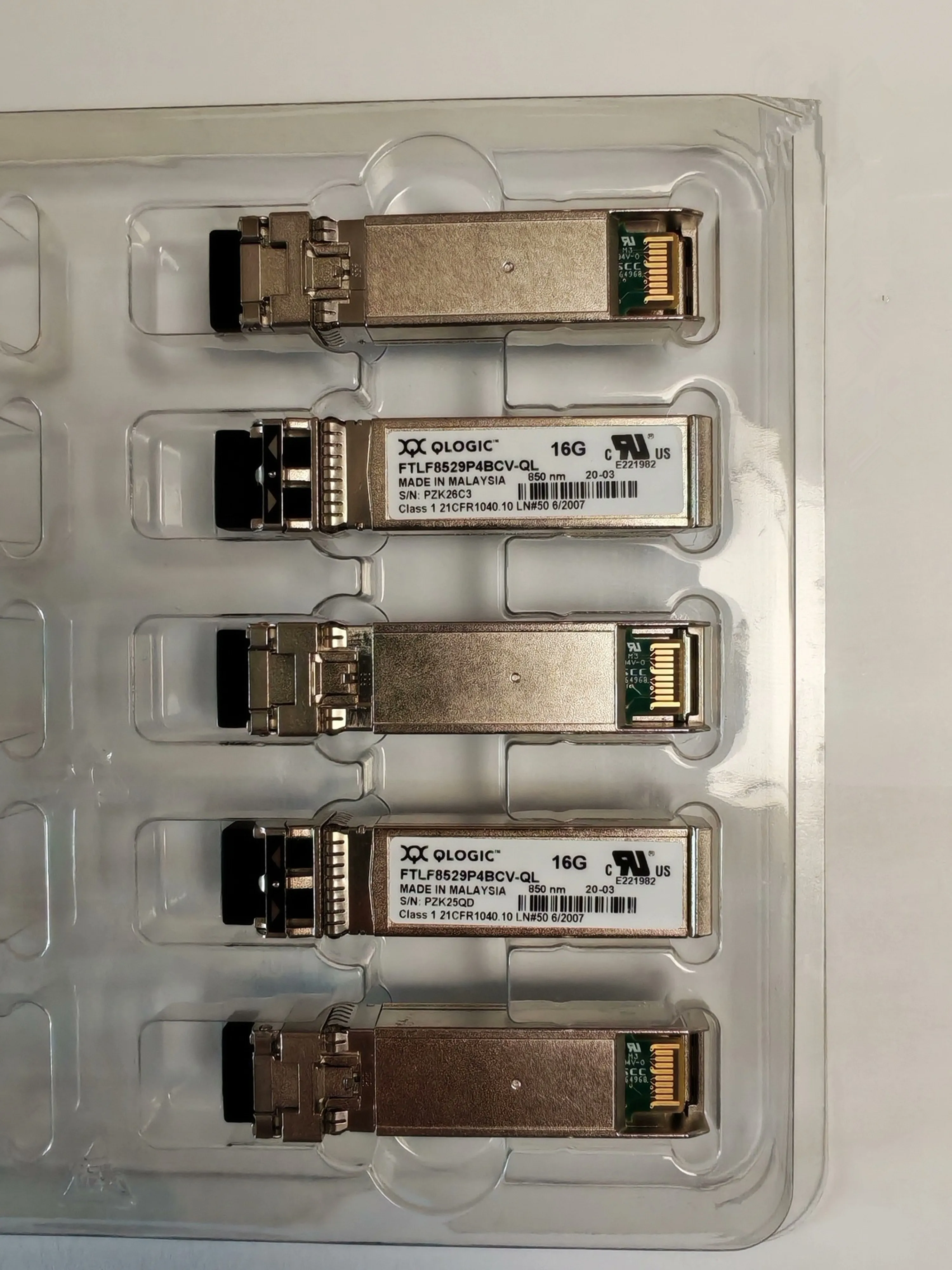Фото 1 шт. FTLF8529P4BCV-QL qlogic SFP 16G оптическое волокно/16 ГБ SFP + 850 нм qle2670 qle2672 qle2690 qle2692 16G HBA оптоволоконный модуль №1