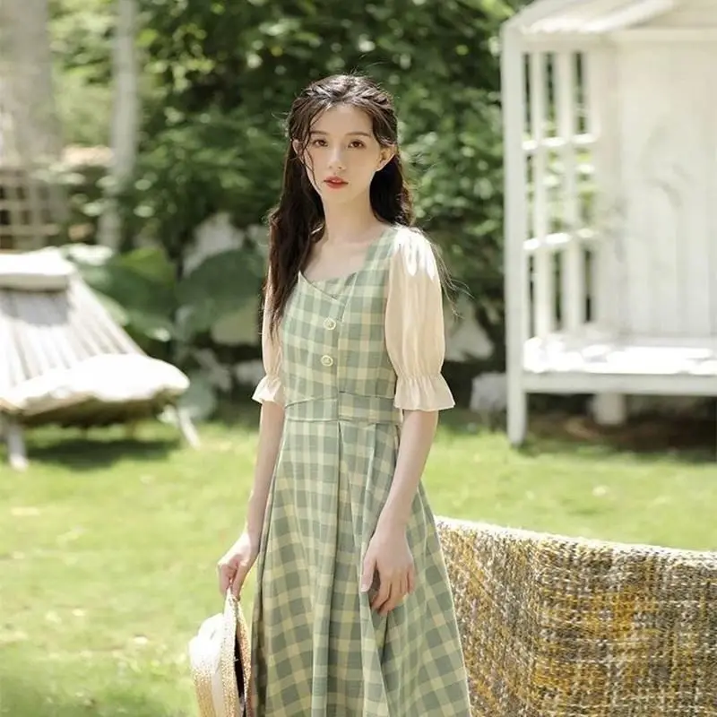 

Fragrant New Early Autumn Checkered Square Neck Dress with Waist Wrapped to Show a Slim Temperament French Minority Retro Bubble
