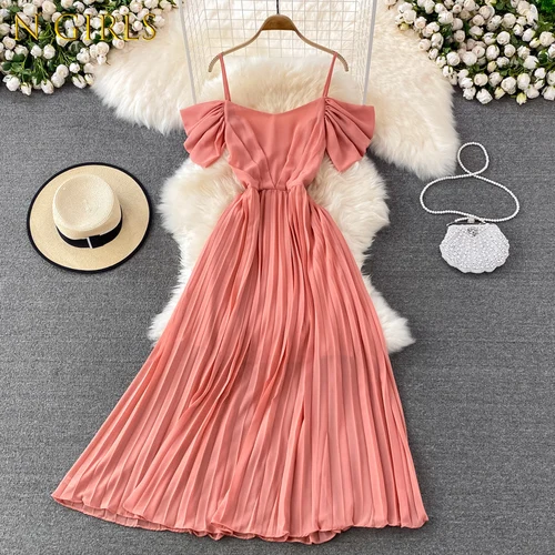 

N GIRLS2022 2022 New Spring Summer Super Fairy Woman Dresses Halter Pleated Beach Style Vacation Robe Femme Blackless Vestidos