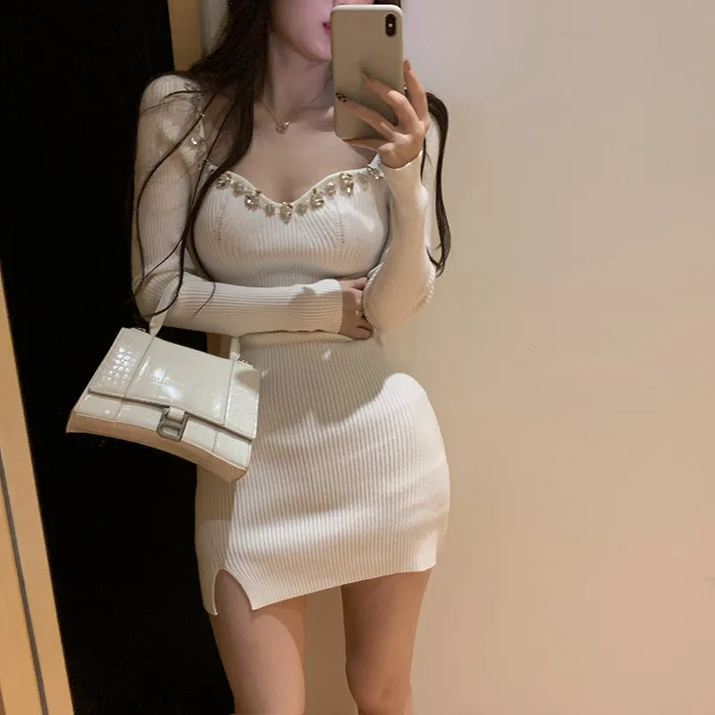

Короткое белое трикотажное платье с длинным рукавом, новое весеннее сексуальное приталенное мини-платье с квадратным вырезом и разрезом, м...