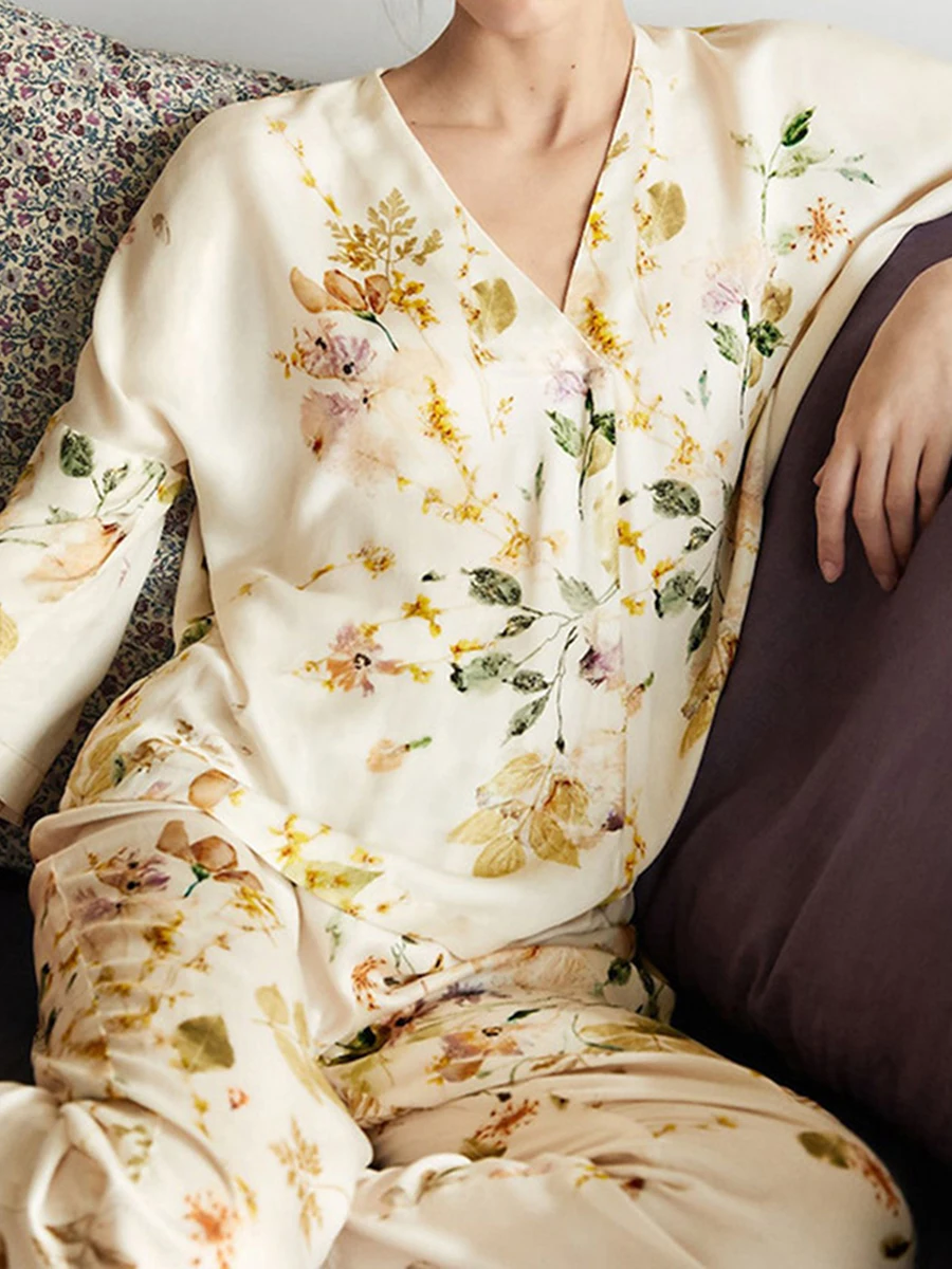 

Комплект пижамный женский из топа на пуговицах с длинным рукавом и брюк с эластичным поясом