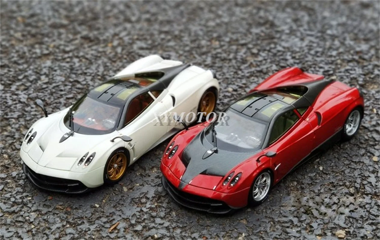 

1/18 Welly GTA For Pagani Huayra Roadster Supercar Car Red/White Metal Diecast Model Car Gift Display Collection Ornaments