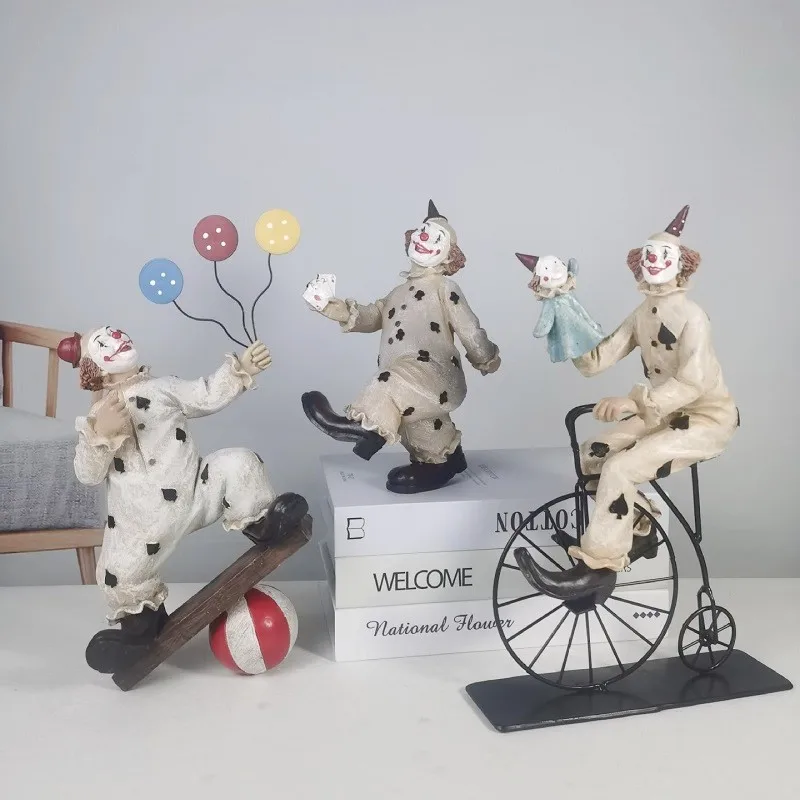 

Cute circus cartoon clown ornaments Cute resin crafts Home bedroom decoration