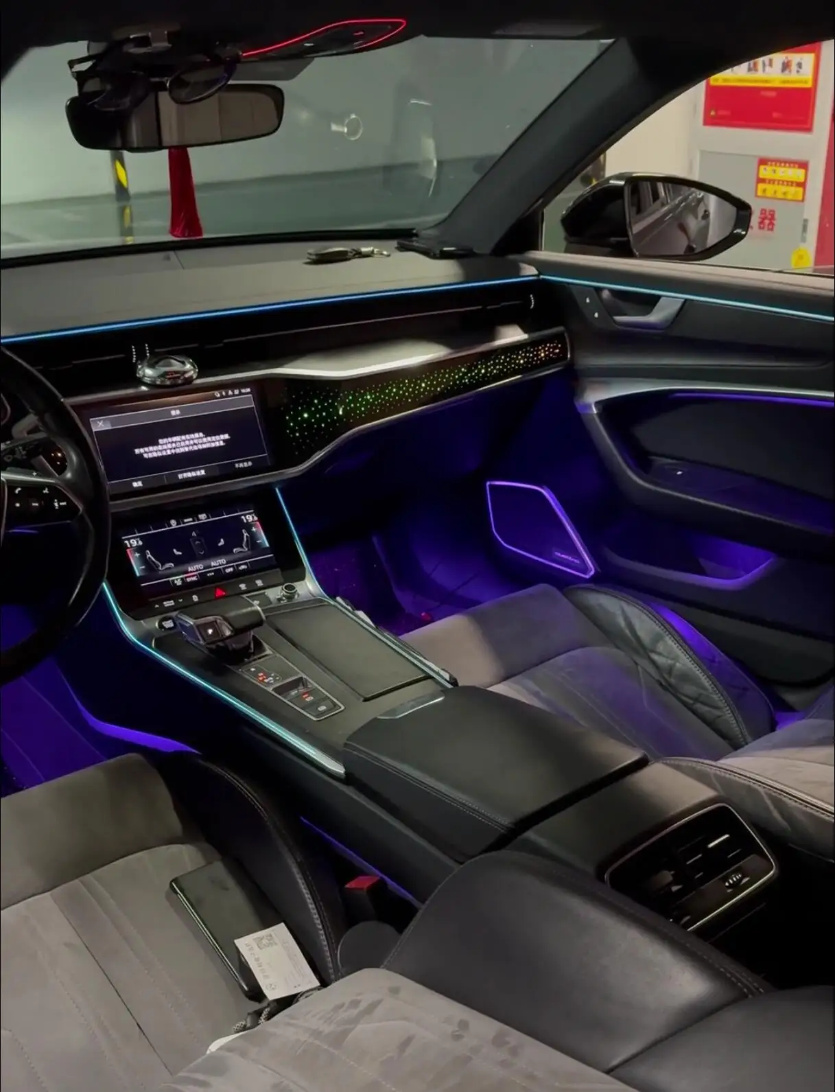 Фото Синхронизированная декоративная подсветка приборной панели для Audi A6 C8, подсветка дверных динамиков с оригинальной 30-цветной атмосферной подсветкой №2