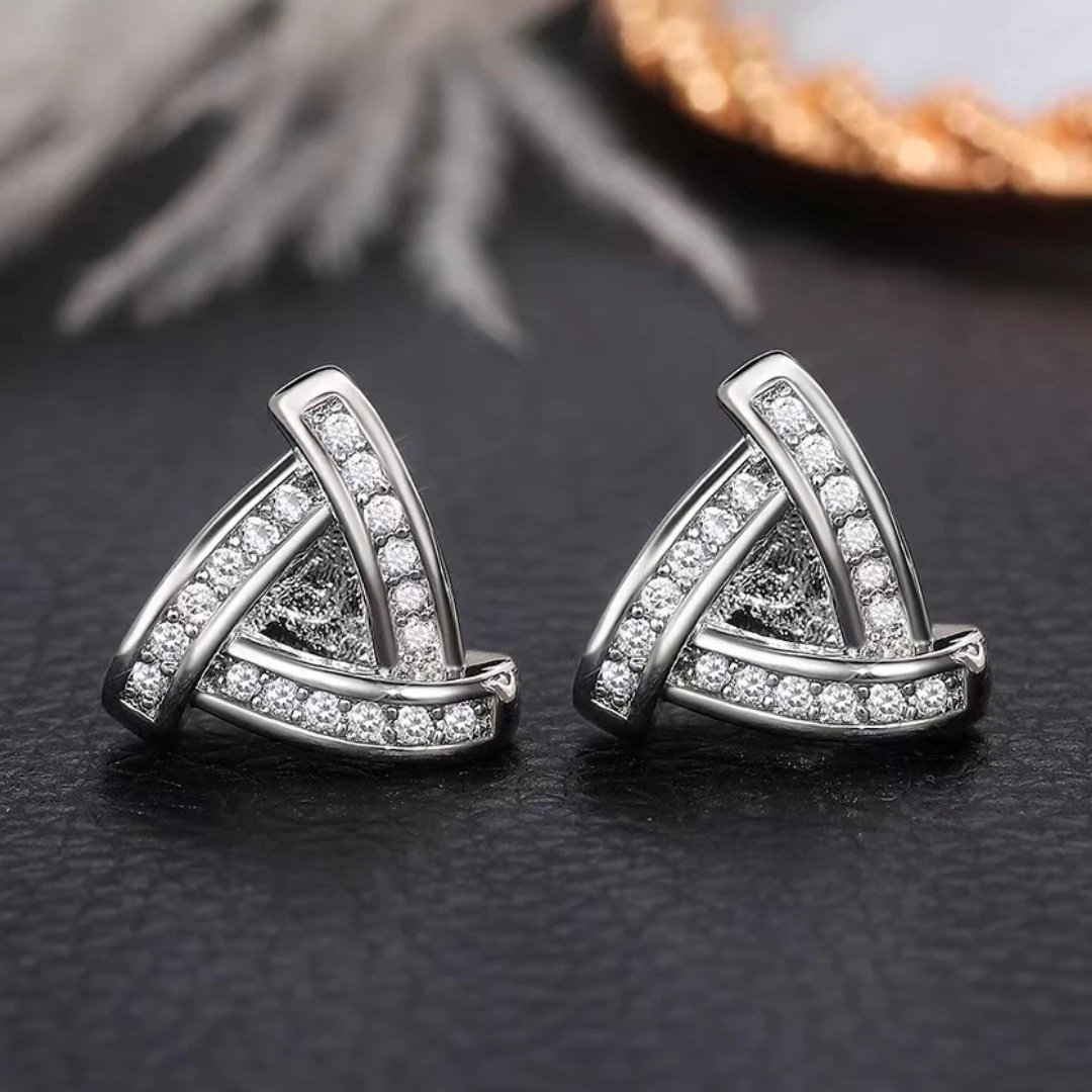 

Korean fashion mini earrings Exquisite zircon jewelry S925 silver luxury jewelry does not lose color Fashion lady stud earing