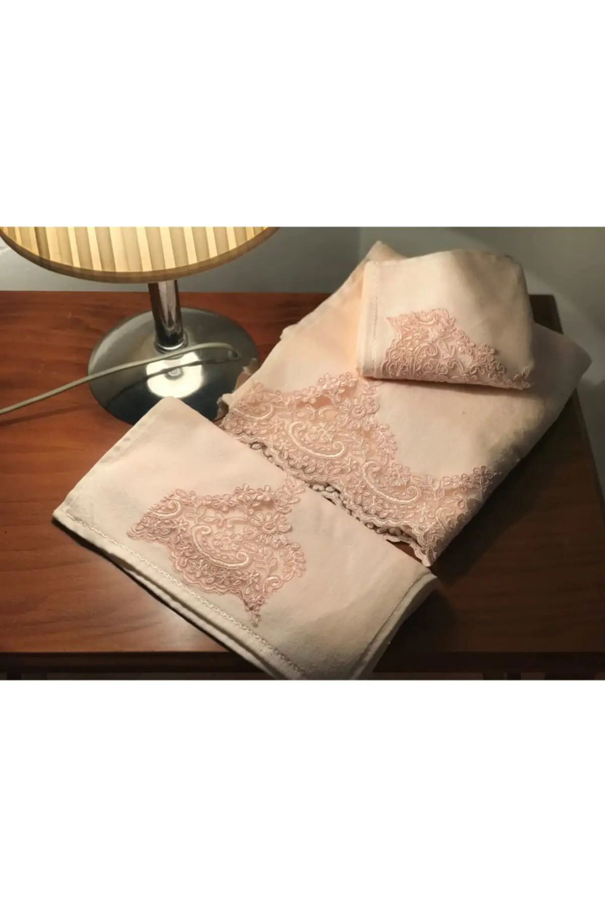 

Laced Velvet 3lu Boxed Towel