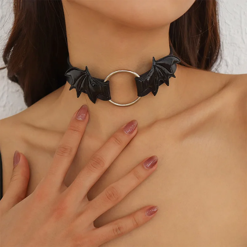 

Vintage Goth Vampire Bat Wings PU Necklace For Women Black Neck Band Clavicle Chain Hollow Heart Short Choker Collar Party Gift