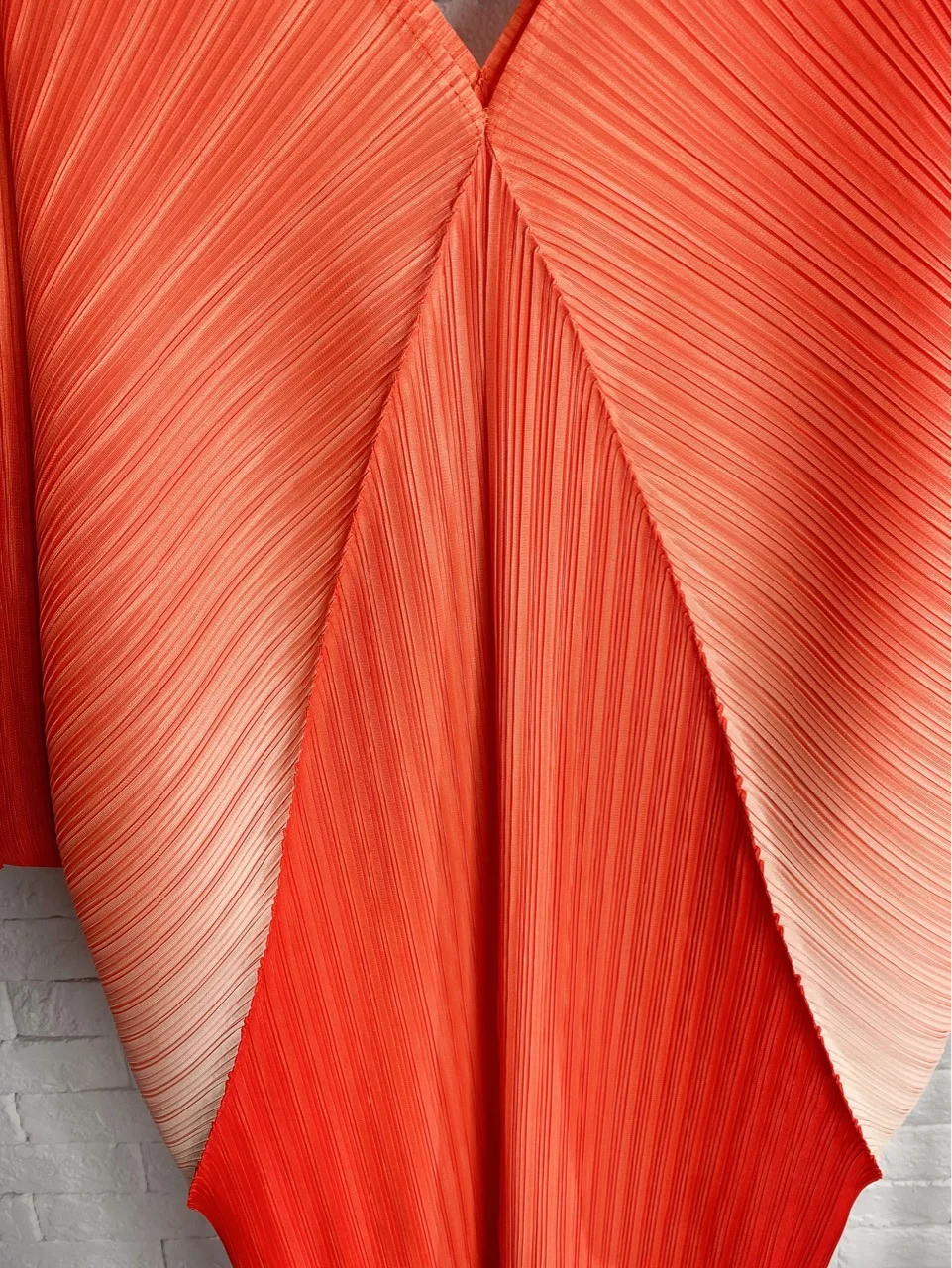 

Pleated Gradient Dress Spring And Summer 2022 New Loose Large Slim V-neck Bat Sleeve Temperament Long Dress