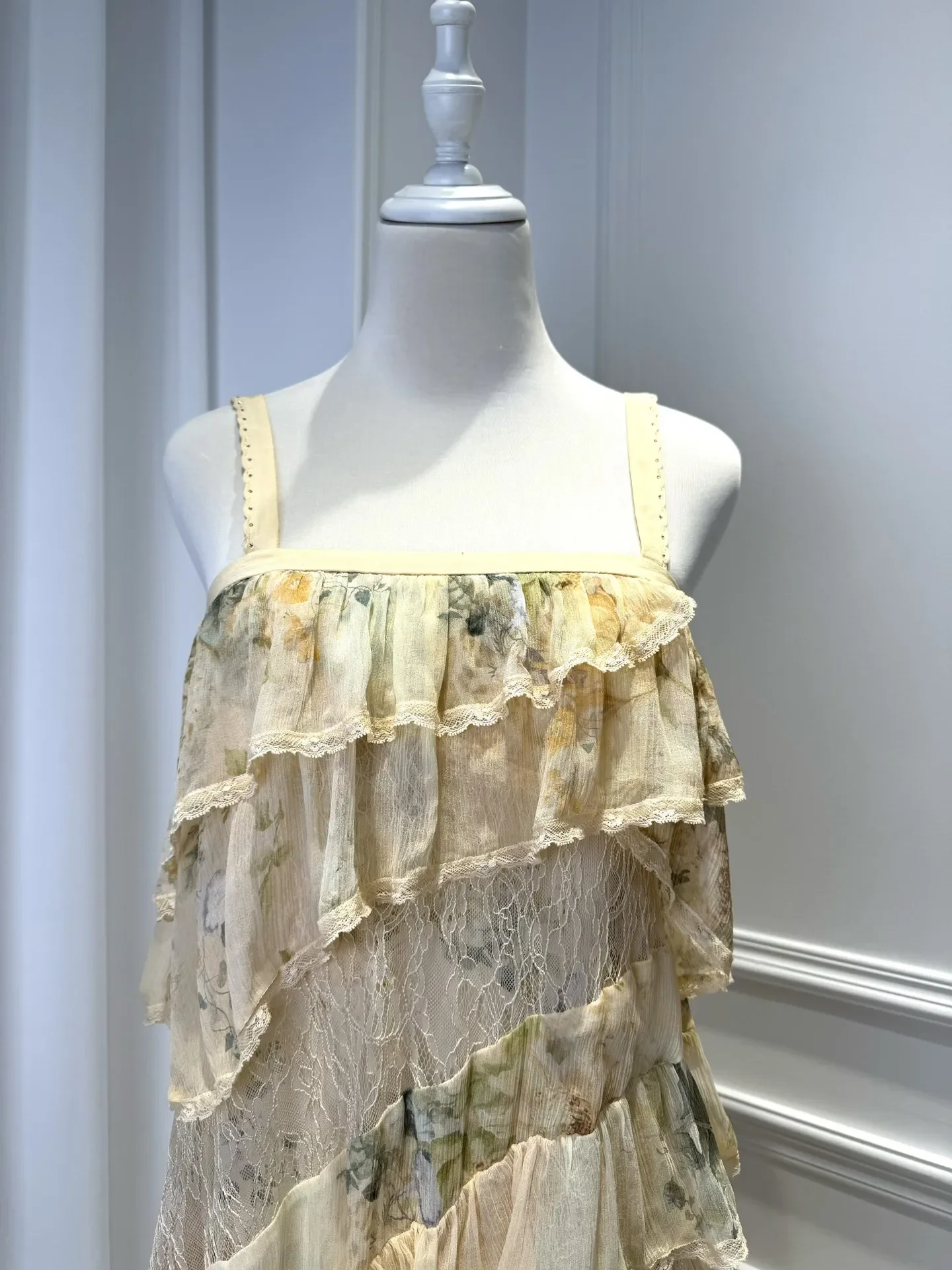 Женское шелковое платье с оборками многослойное длинное без бретелек кружевом и