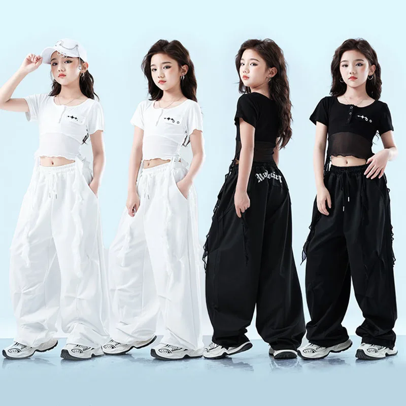 Фото Детская одежда в стиле хип-хоп Kpop, белый, черный укороченный топ с ремешками, футболка, повседневные спортивные штаны с парашютом для девочек, костюмы для джазовых танцев, одежда №2