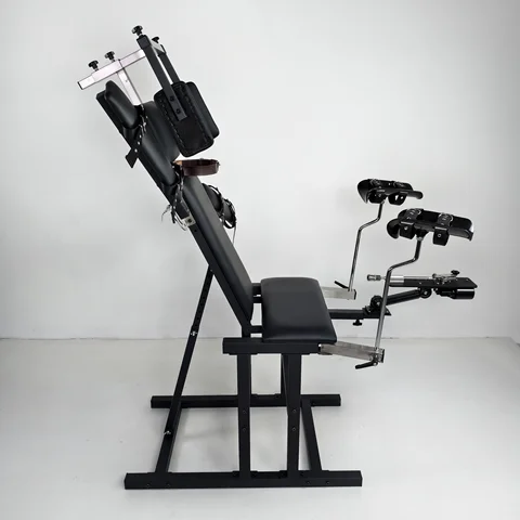 Ол колготкидегі аяқтарымен мүшесін жұлып алады