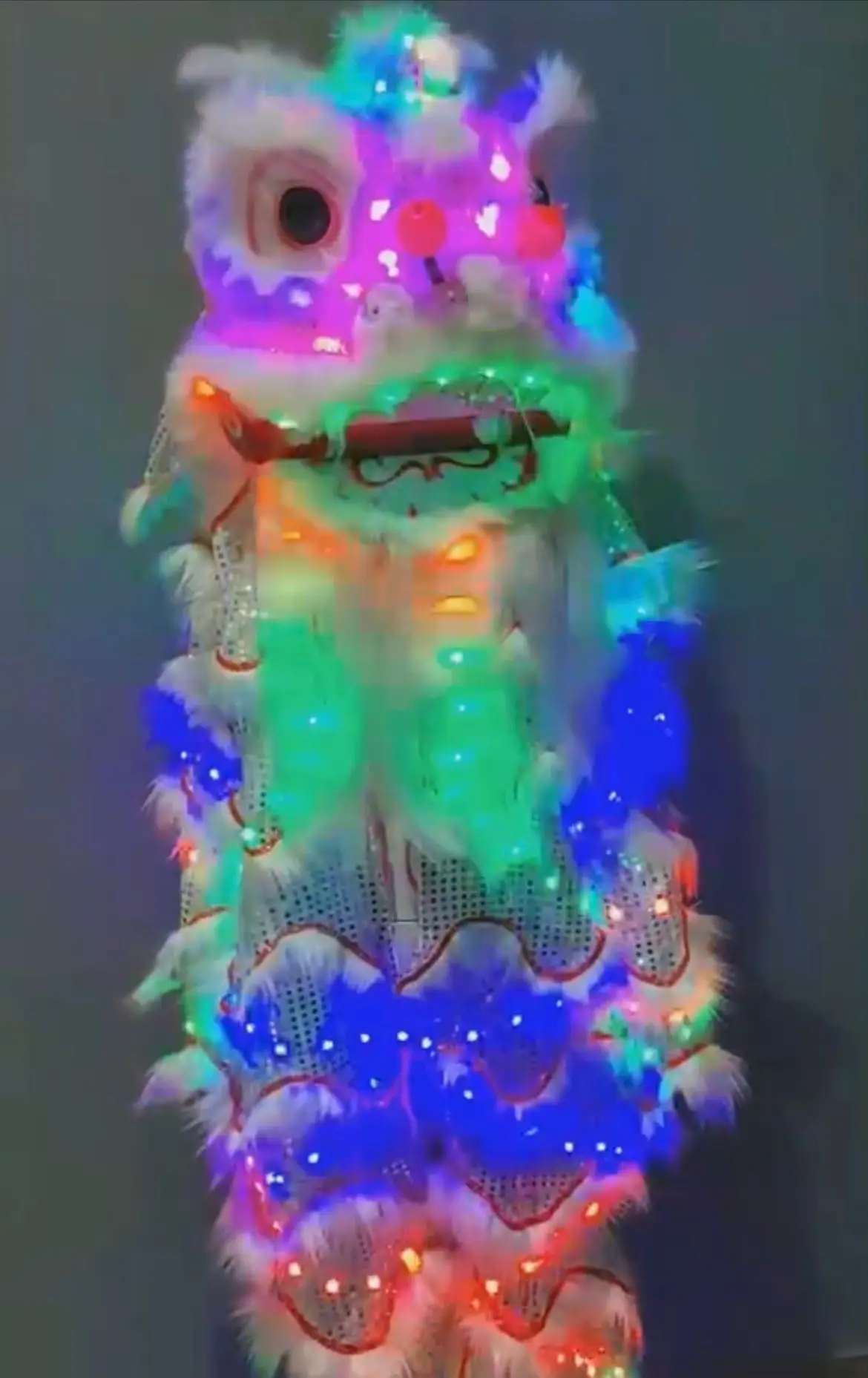 Оригинальный светящийся в темноте танцевальный реквизит виде льва для бара и