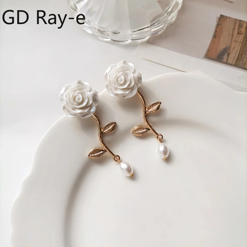 

Elegant Women's French Romantic Rose Drop Earrings Vintage Sweet Pearl Earrings Fashion Delicate Girls Party Earrings 2104