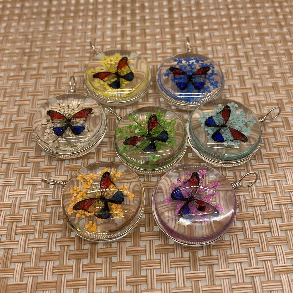 

Fashion New Ladies Round Glass Dried Flower Butterfly Specimen Pendant Necklace for DIY Jewelry Exquisite Necklace Accessories