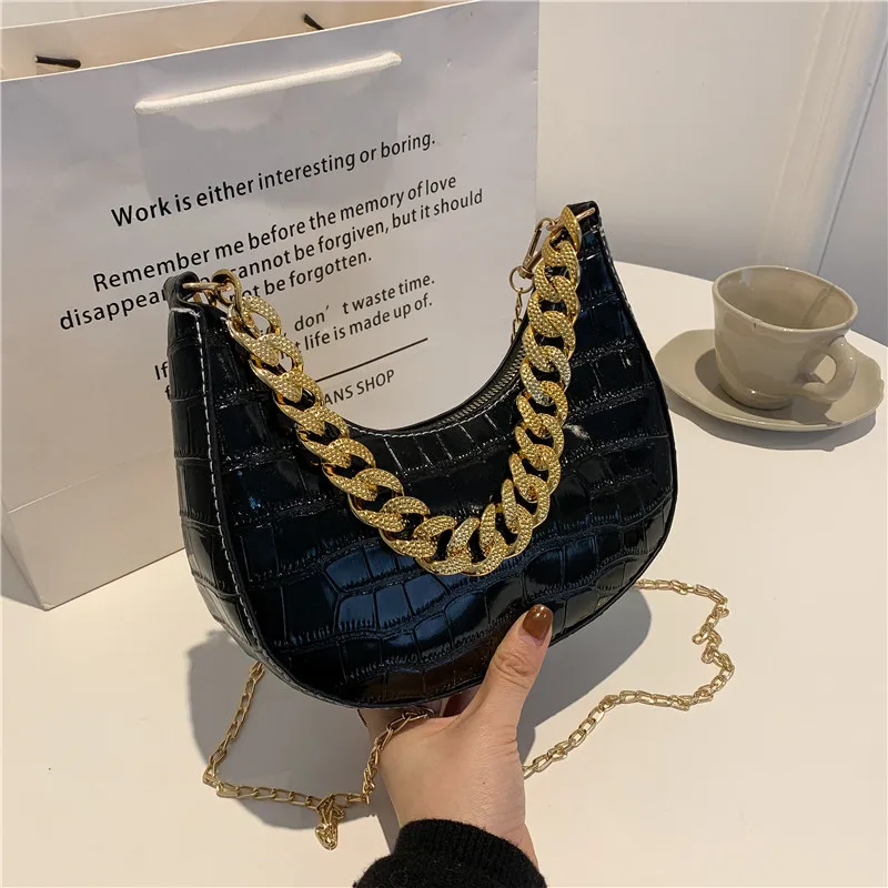 

Fashion Women Chain Shoulder Bags Patent Leather Female Clutch Purse Handbags Crocodile Pattern Ladies Half Moon Crossbody Bag