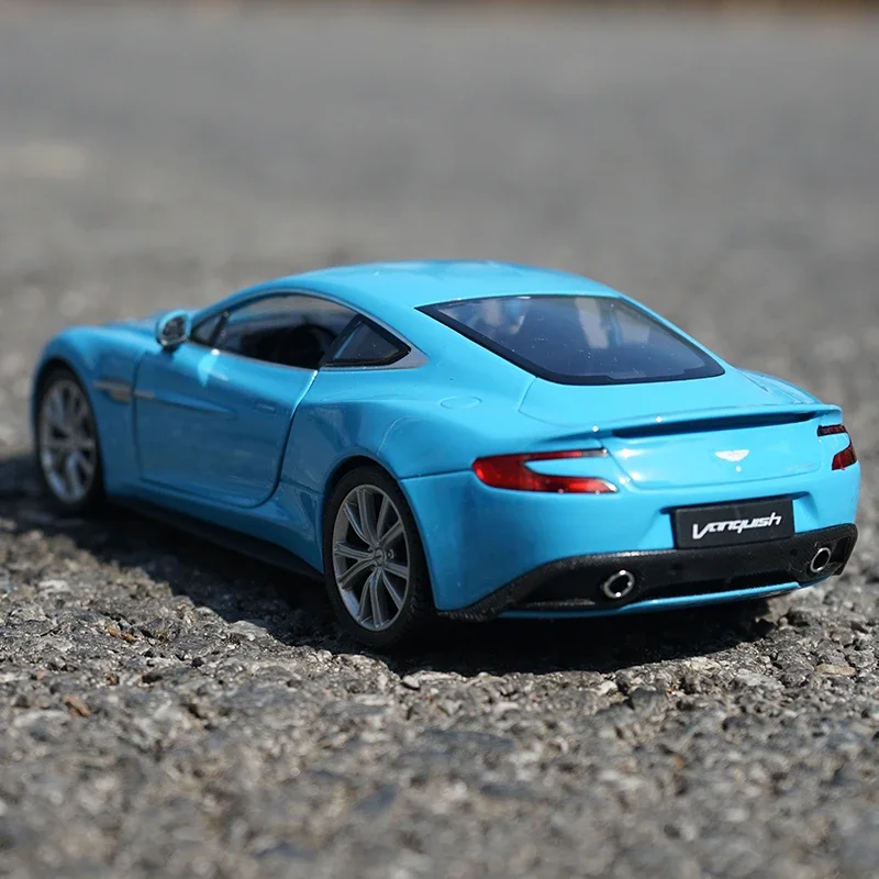 WELLY 1:24 Aston Martin VANQUISH V12 модель автомобиля Supercar из сплава Литые и игрушечные