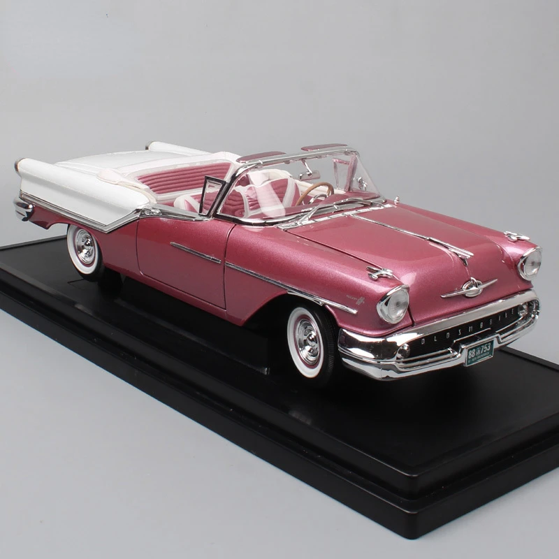 

1:18 1957 Oldsmobile SUPER 88 retro High Simulation Diecast Car Metal Alloy Model Car Toy for Children Gift Collection