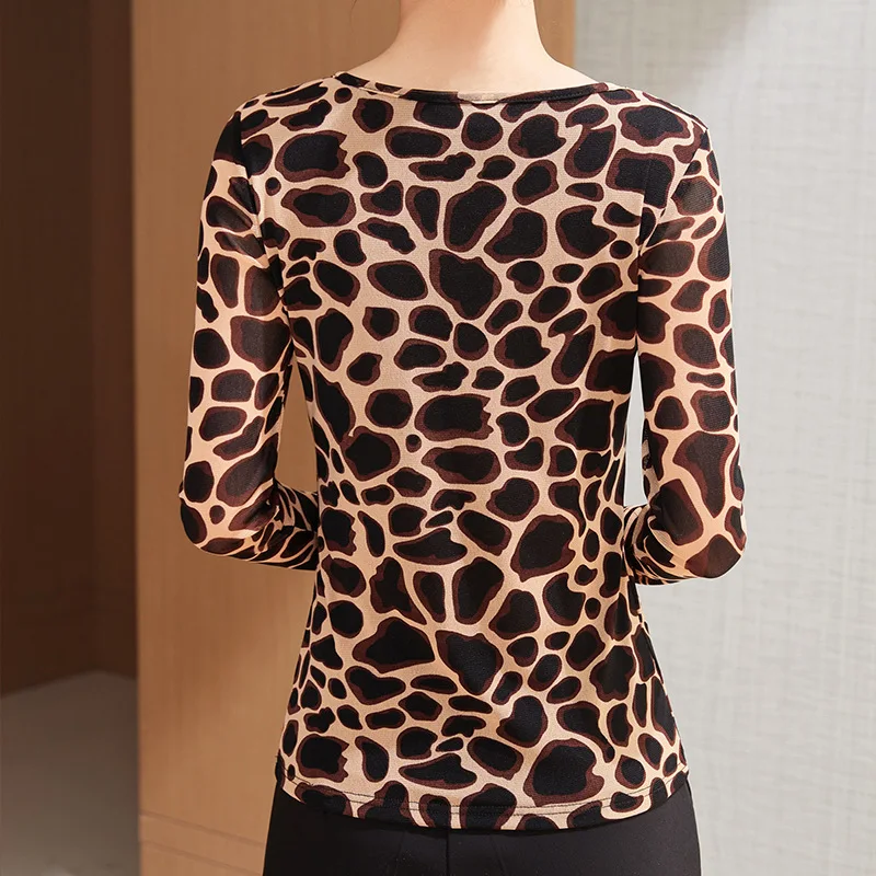 Женская футболка с длинным рукавом стрейчевая рубашка леопардовым принтом