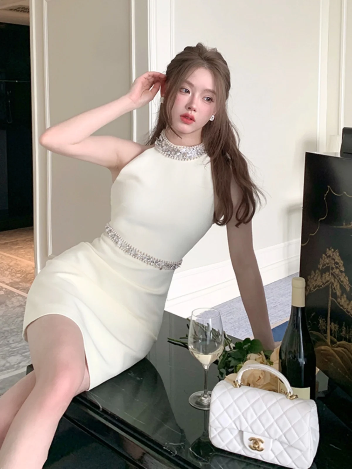 Картина Shiya French sle 2024 новое платье с подвесным вырезом и бусинами светское